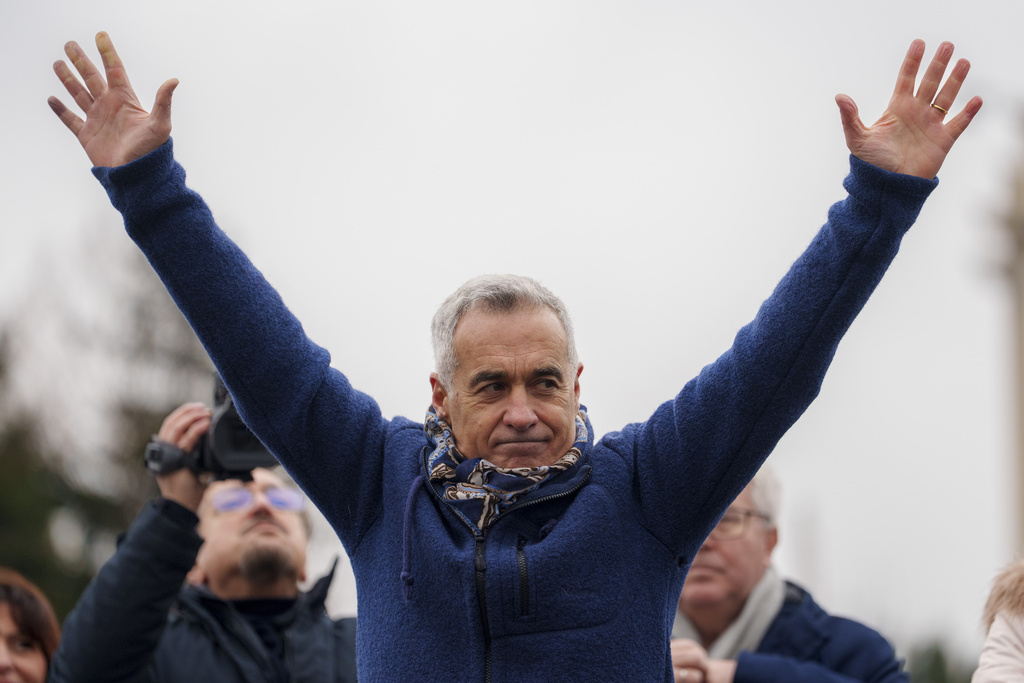 Ρουμανία: Γιατί εμποδίζεται η υποψηφιότητα του Γκεοργκέσκου για την  προεδρία | Liberal.gr