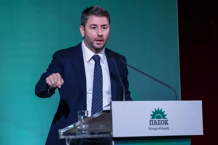 androulakis prasino fonto.jpg