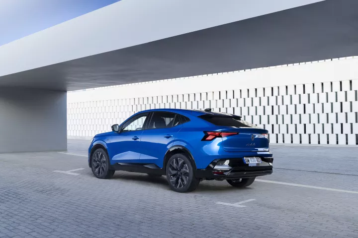 Renault Rafale E-Tech Hybrid Esprit Alpine Summit Blue copy.jpg