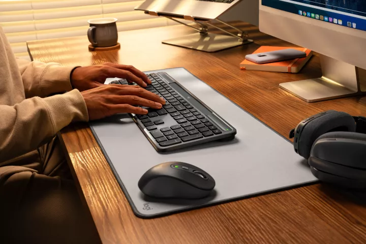 Copy of K950-SignatureSlimSolar-Graphite Universal-LIFE-Angle07.jpg