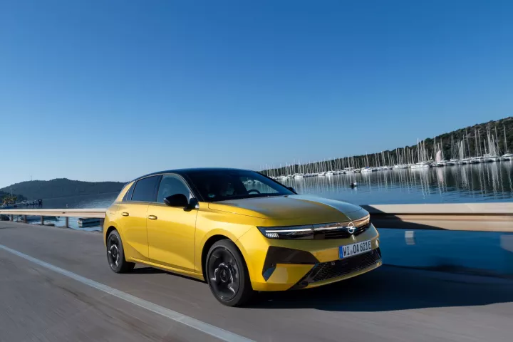 NewOpelAstra (1).jpg