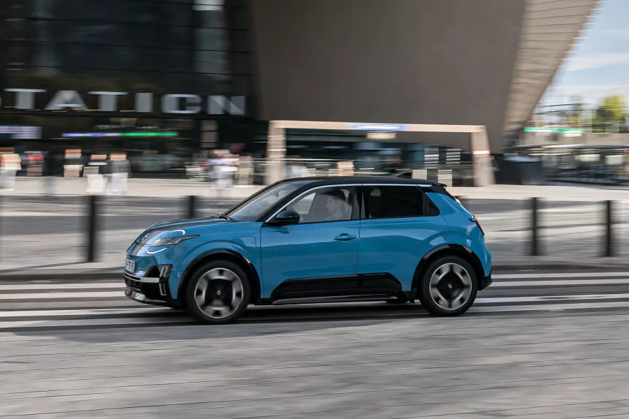 Nissan Micra (1).jpg