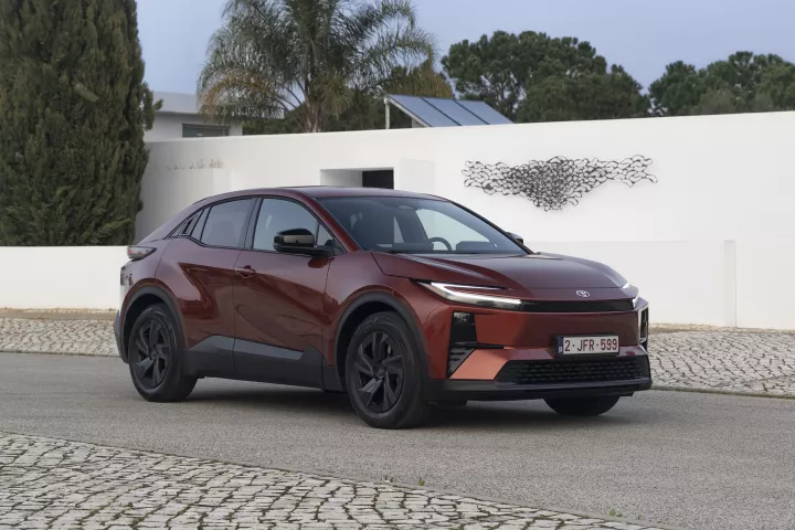 2026_toyotachr_metal_oxide_static_010 copy.jpg