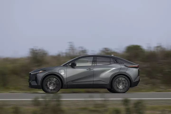 Toyota C-HR+ Πορτογαλία (10) copy.jpg