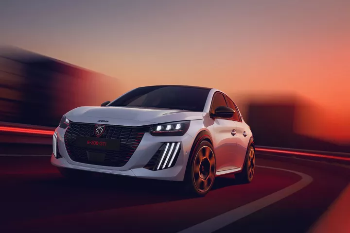 Peugeot 208 GTI (1).jpg