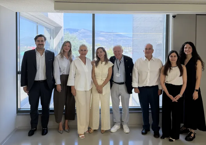 ΝΑΝΟΠΟΥΛΟΣ FOUNDATION ομαδική.jpg