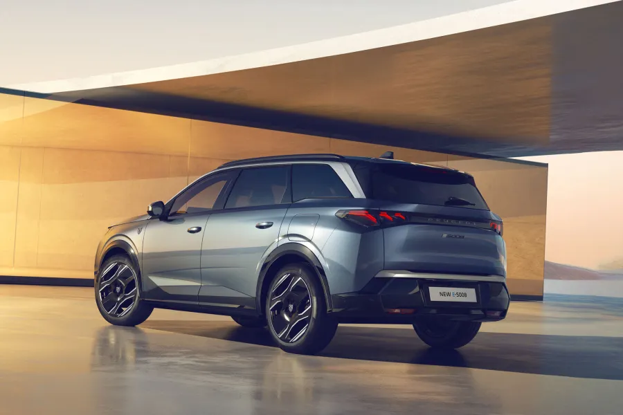 PEUGEOT_E5008_2403STYP_135 copy.jpg