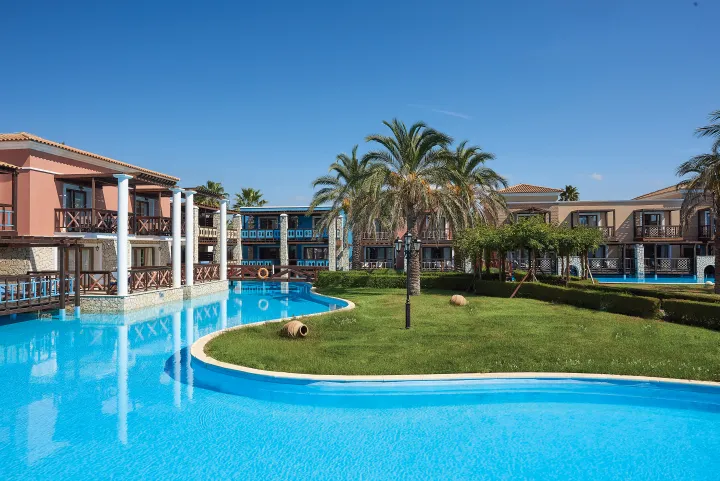 _SER6360_RO_Atlantis pool_photoshop.jpg