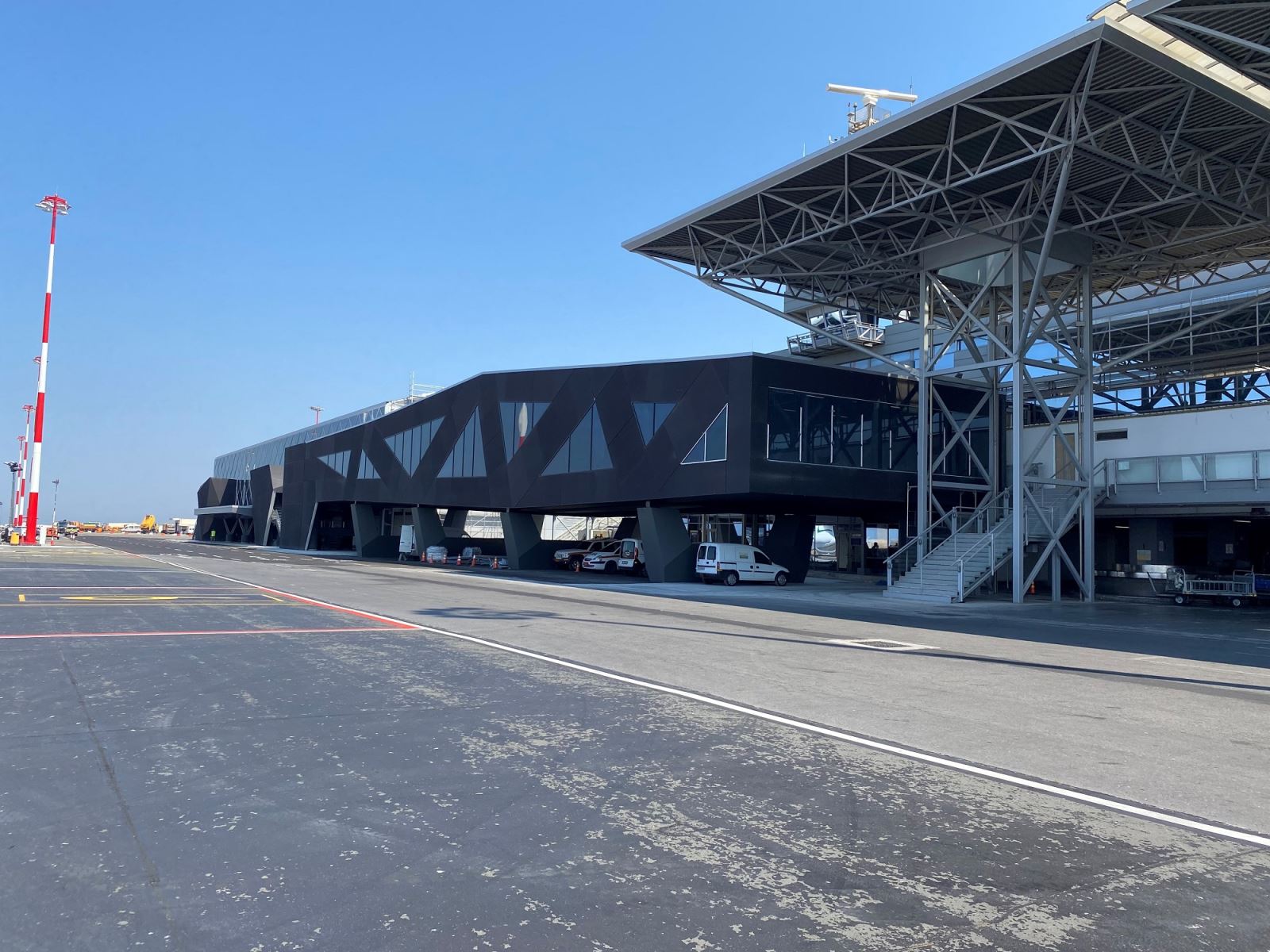 Εξωτερική όψη νέου τερματικού σταθμού Στη Θεσσαλονίκη