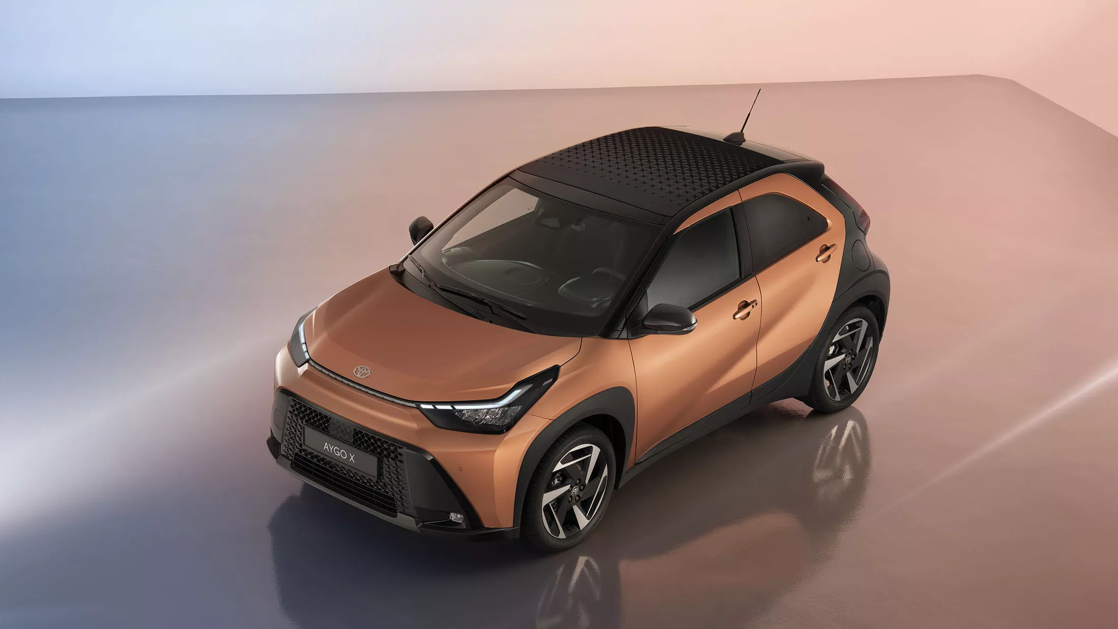 Νέο TOYOTA AYGO X: Πρώτη φορά υβριδικό, πρώτη φορά τόσο ισχυρό – και προσιτό