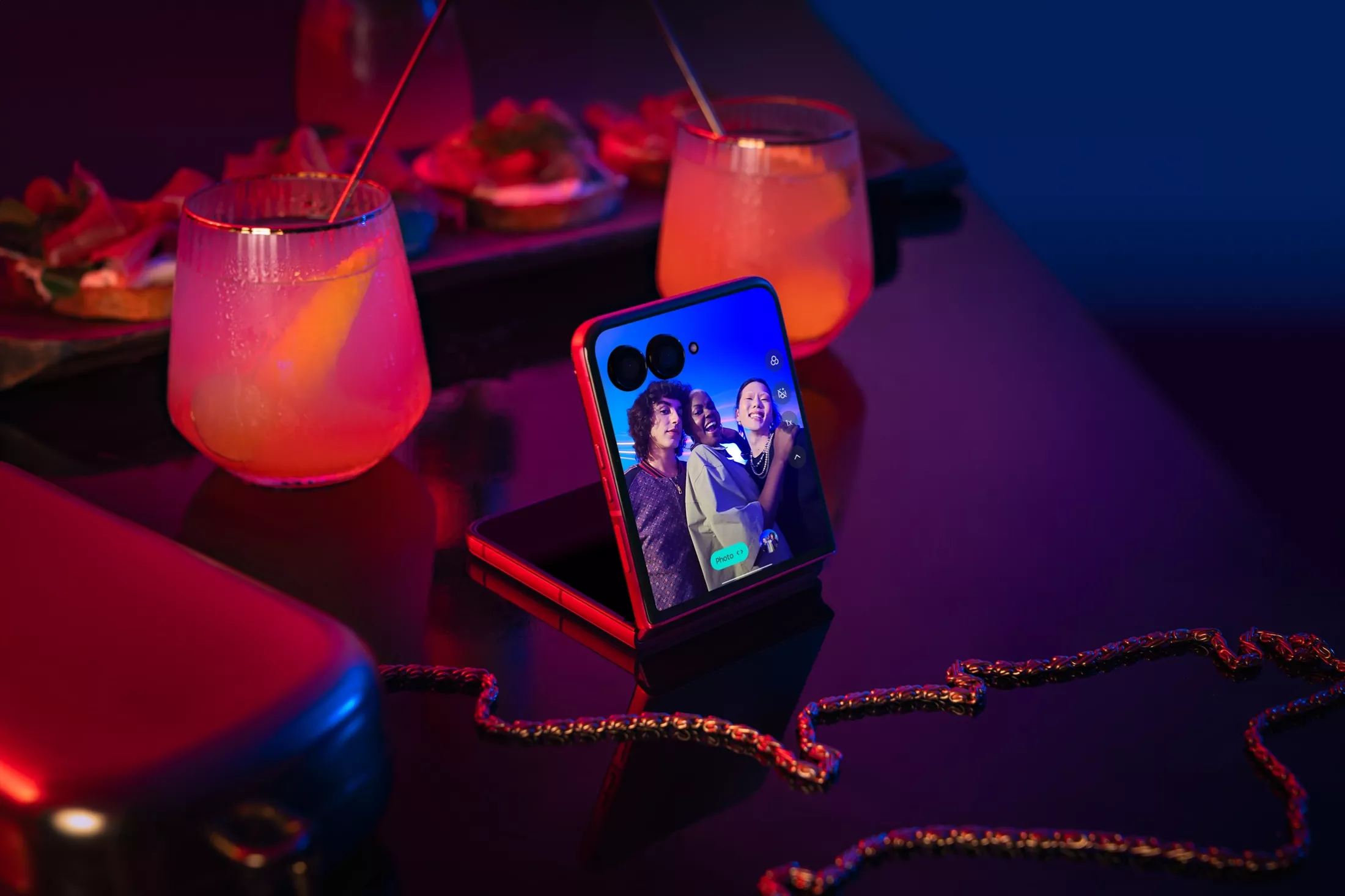 H Motorola επαναφέρει το trend και η Gen Z το κάνει viral