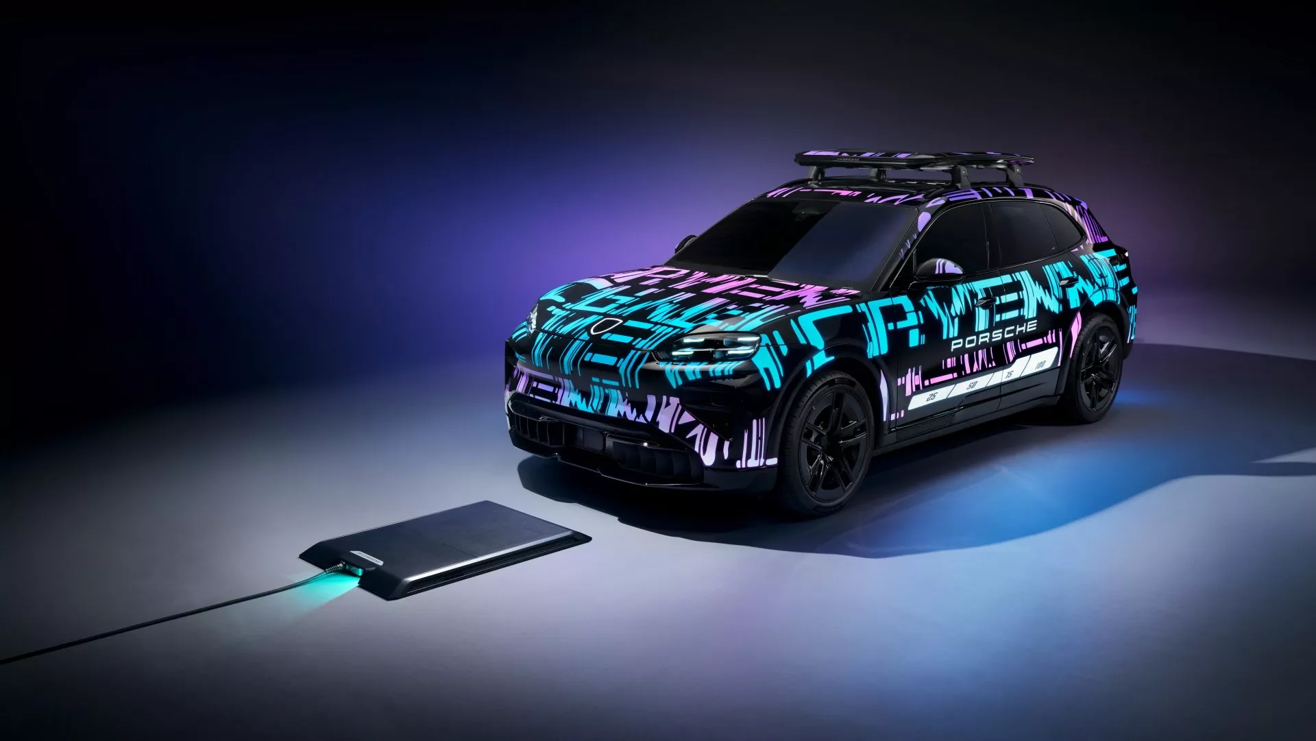 Τεχνολογικό ορόσημο για την Porsche: Η Cayenne γίνεται ηλεκτρική