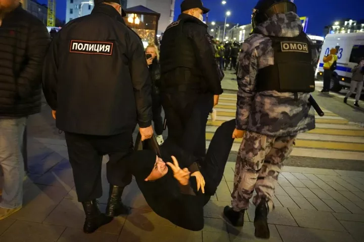 «Πόρτα» στους Ρώσους που αποφεύγουν την επιστράτευση 