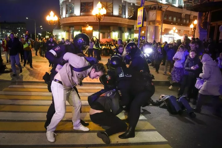 «Στείλτε τον Πούτιν στα χαρακώματα»