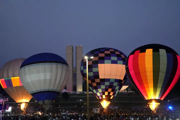 Mεξικό: Ζευγάρι κάηκε μετά από έκρηξη σε αερόστατο - Πήδηξε στο κενό και σώθηκε η κόρη τους (vid) 