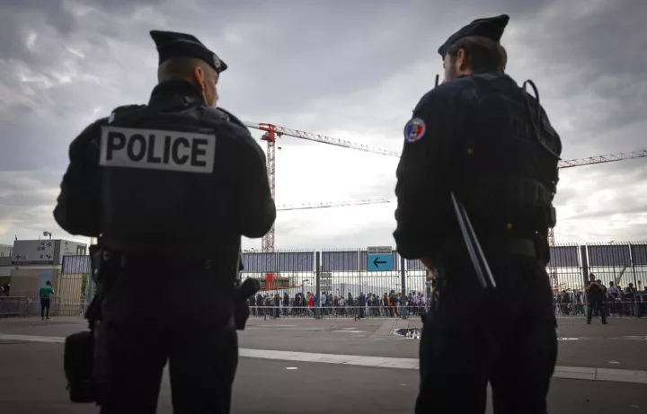 Γαλλία: Πολίτης μπήκε σε Αστυνομικό Τμήμα και βγήκε ανενόχλητος με εξοπλισμό αστυνομικού 