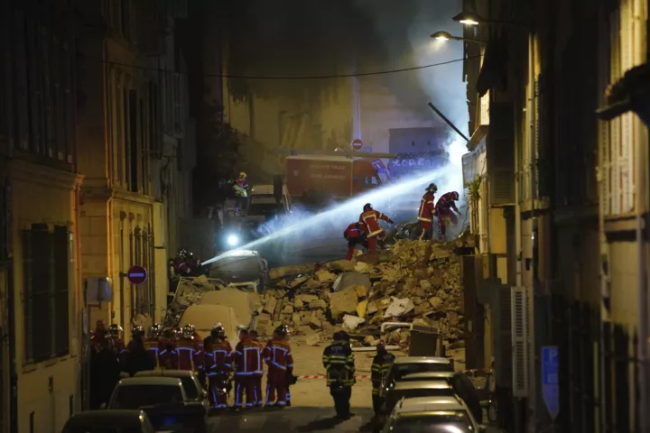 Γαλλία: Οκτώ άνθρωποι πιθανόν βρίσκονται κάτω από τα ερείπια κτιρίων