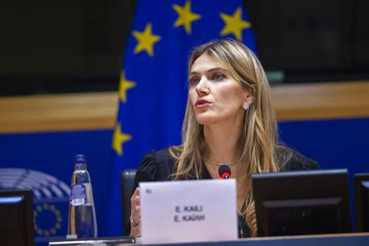 Qatargate: Εκτός φυλακής με ηλεκτρονικό βραχιολάκι η Εύα Καϊλή 