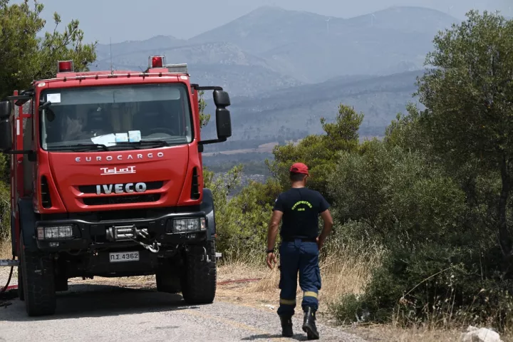 Έυβοια: Τρία πύρινα μέτωπα στο Πλατανιστό Καρύστου - Εκκενώνεται το χωριό Ποτάμι