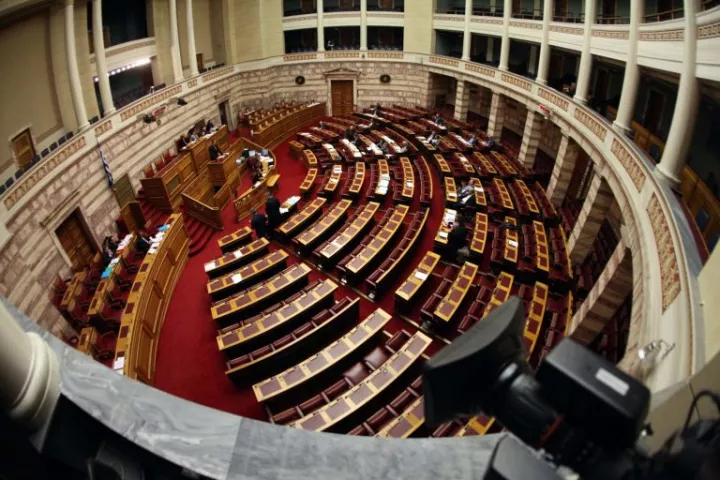 Ψηφίστηκαν νομοσχέδιο για το Ελληνικό Κτηματολόγιο και η τροπολογία για το «Καλάθι του Άη Βασίλη»