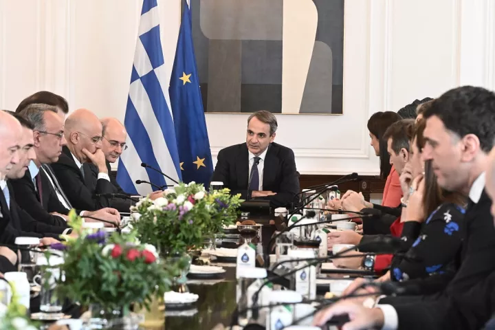 Έως 13 Φεβρουαρίου ο νόμος για τα ομόφυλα ζευγάρια - Θα απέχει ο Μ. Βορίδης, τι είπαν οι υπουργοί