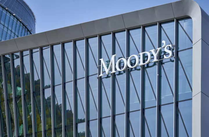 Moody's: Τα μηνύματα για δημοσιονομική σύνεση, επιτάχυνση μεταρρυθμίσεων και η πρόοδος σε επτά τομείς