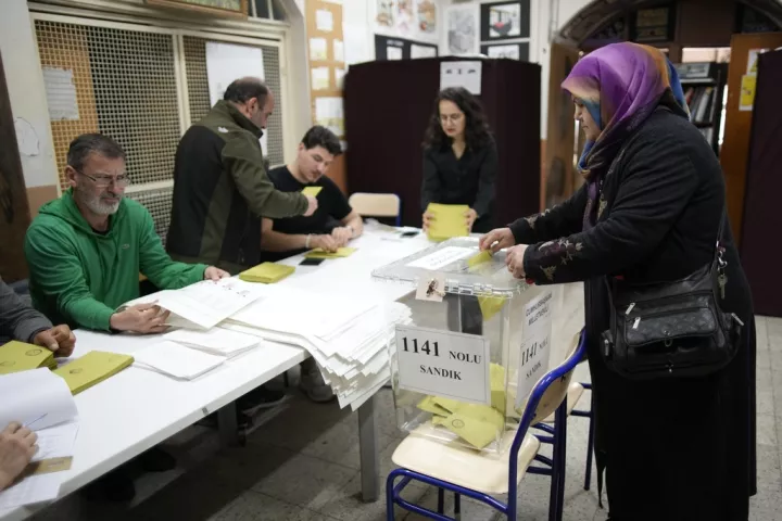 Δημοτικές εκλογές στην Τουρκία: Έκλεισαν οι κάλπες στα ανατολικά