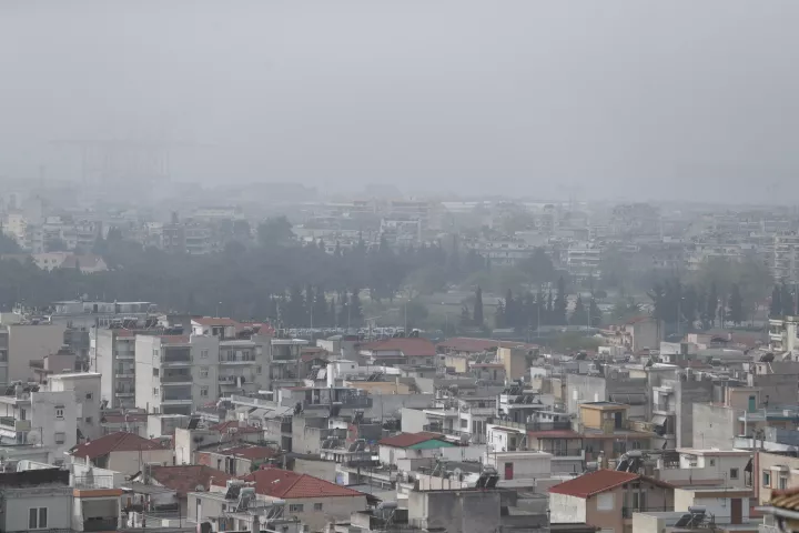 Συνεχίζεται η μεταφορά αφρικανικής σκόνης - Καθυστερήσεις σε πτήσεις από Θεσσαλονίκη (pics)