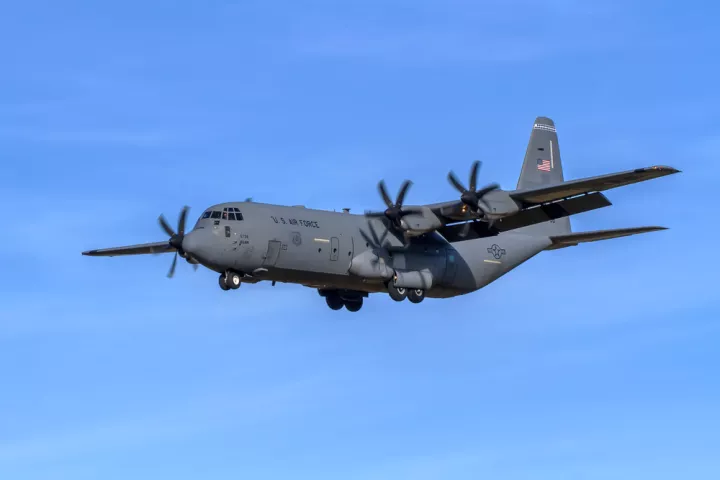 Το θηριώδες C-130J των ΗΠΑ στην Ελευσίνα για την άσκηση «Stolen Cerberus»