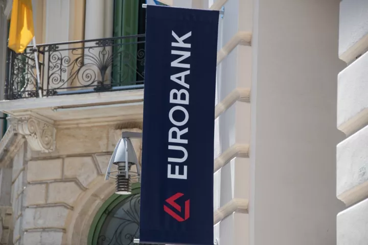 Eurobank: Διαψεύδει δημοσιεύματα ότι διεκδικεί την First Investment Bank της Βουλγαρίας