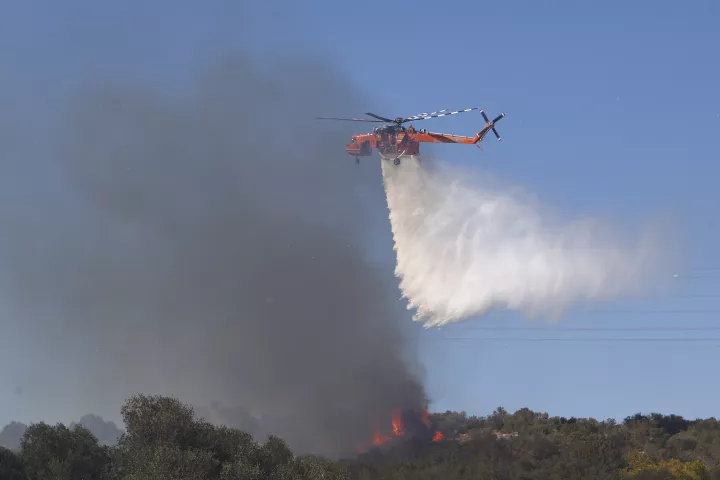 Πυρκαγιά στη Χίο σε περιοχή με μαστιχόδεντρα: Συναγερμός στην Πυροσβεστική - Ήχησε το 112