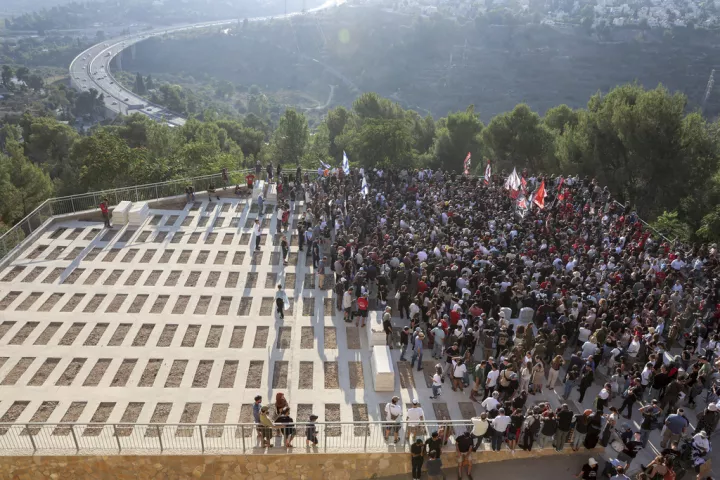 Ισραήλ: Πλήθος κόσμου στην κηδεία του ομήρου Χερς Γκόλντμπεργκ-Πόλιν