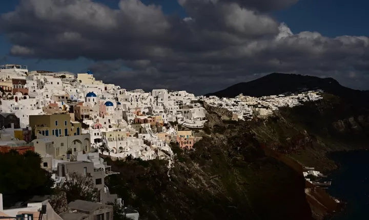 Νύχτα αγωνίας για τους κατοίκους της Σαντορίνης - Μπαράζ σεισμών από το βράδυ