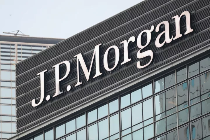 JP Morgan για δασμούς Τραμπ: «Βλέπει» αύξηση πληθωρισμού και επιβράδυνση ανάπτυξης