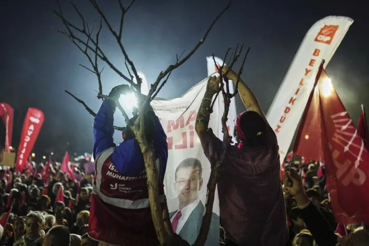 Δημοσκοπήσεις στην Τουρκία: Ο Ιμάμογλου κερδίζει τον Ερντογάν ακόμα και από τη φυλακή