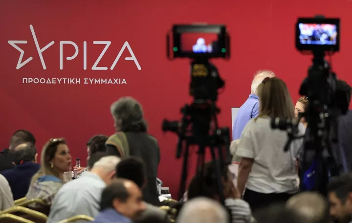 Διαμαρτυρία απλήρωτων εργαζομένων της «Αυγής» και του «Στο Κόκκινο» στην ΚΕ ΣΥΡΙΖΑ