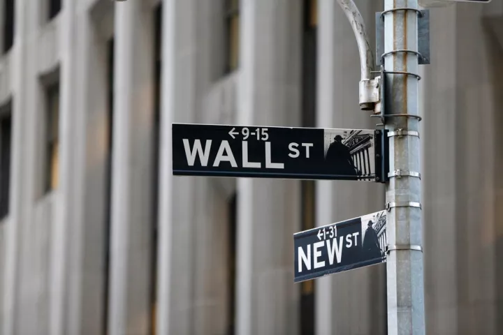 Προσυνεδριακά Wall Street: Υποχωρεί ο S&P 500 μετά την τρίτη συνεχόμενη ημέρα κερδών