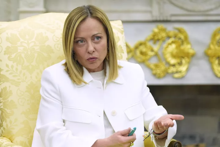 Μελόνι: Πολύτιμη η διάθεση του Βατικανού να φιλοξενήσει τις συνομιλίες για το ουκρανικό