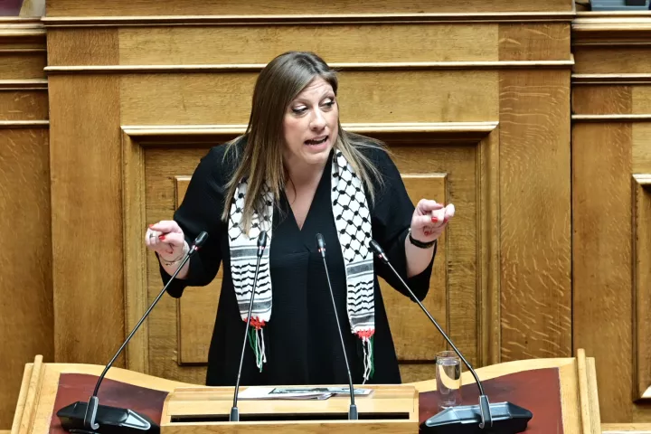Τα θεατρικά τερτίπια της Ζωής Κωνσταντοπούλου