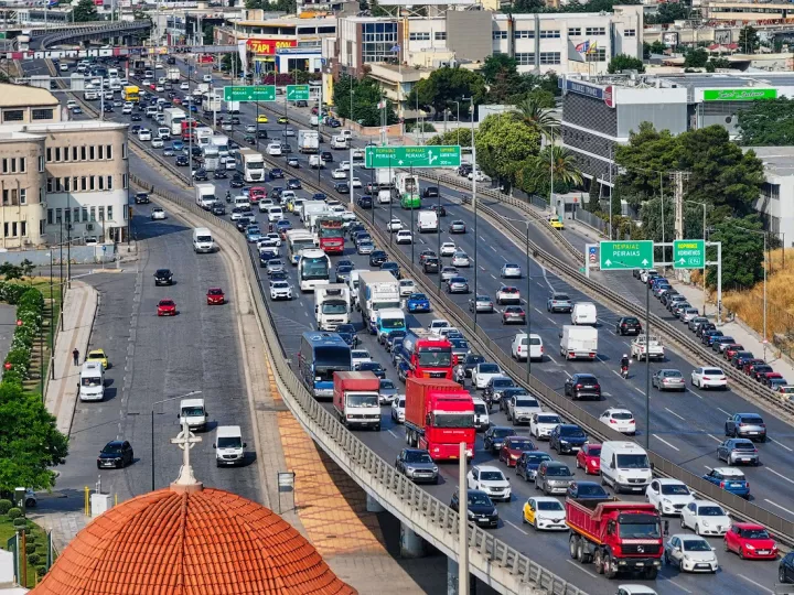 Νέος ΚΟΚ: Τι προβλέπεται για την οδήγηση με κινητό στο χέρι - Μέχρι τις 4.000 ευρώ το πρόστιμο