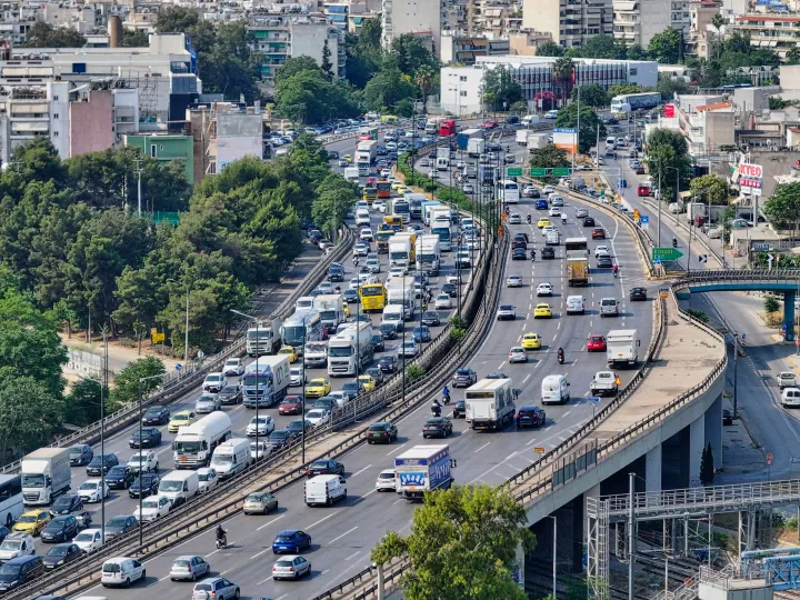 Κάμερες σε 8 σημεία της Αττικής και 10 γραμμές λεωφορείων - Μέσω SMS η ενημέρωση των οδηγών για τις παραβάσεις