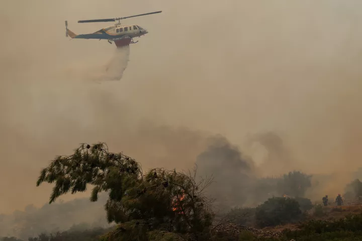 Σε κατάσταση έκτακτης ανάγκης η Χίος, μπαράζ μηνυμάτων από το 112 - Μάχη με τις φλόγες και στη Λακωνία (vids)