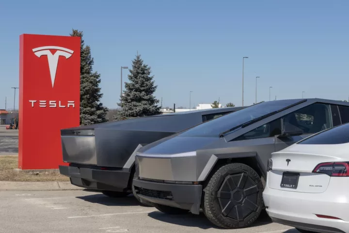 Tesla: Πτώση 6,62% στη μετοχή της μετά τη νέα «σύγκρουση» Μασκ - Τραμπ