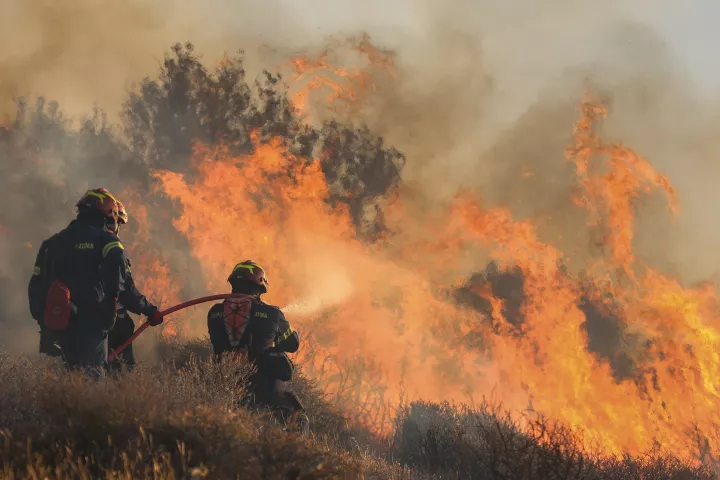 Πολύ υψηλός κίνδυνος πυρκαγιάς σε Αττική, Κύθηρα, Εύβοια, Πελοπόννησο και Β. Αιγαίο