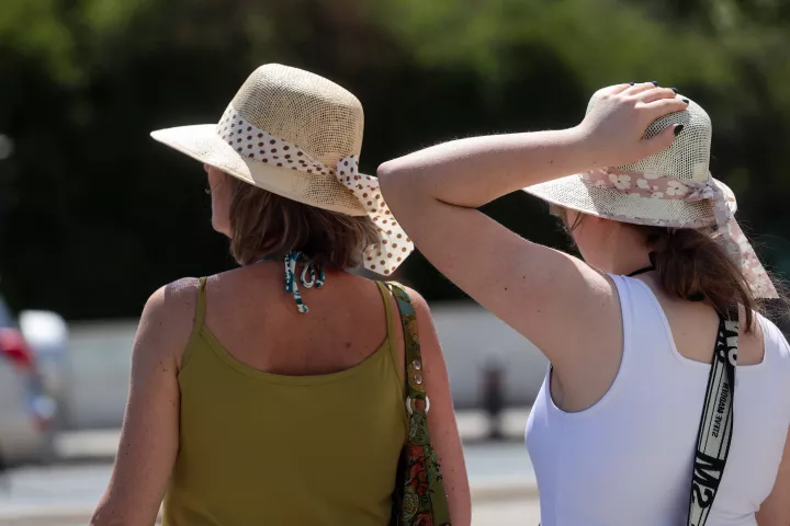 Υπουργείο Εργασίας: Έκτακτα μέτρα λόγω καύσωνα για τους εργαζόμενους του ιδιωτικού τομέα τη Δευτέρα 7 Ιουλίου 