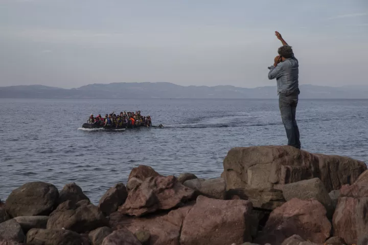 ΕΕ: H Κομισιόν δηλώνει ενήμερη για τις πρόσφατες παράτυπες αφίξεις μεταναστών στην Ελλάδα από τη Λιβύη 