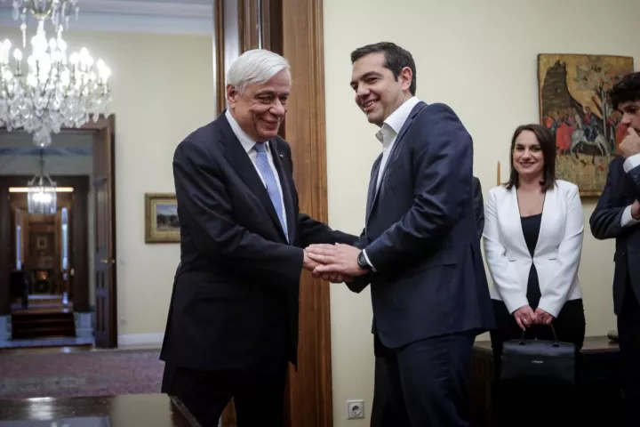 Π. Παυλόπουλος για το 2015: Η Μέρκελ είπε τη μισή αλήθεια για το πρόγραμμα διάσωσης - Η εισβολή Λαφαζάνη και ο Πούτιν