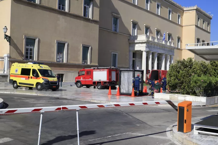 Με γραμματόσημο από τη Μόσχα ο ύποπτος φάκελος που εντοπίστηκε στη Βουλή - Παραλήπτης ο Κυρ. Μητσοτάκης (pics)