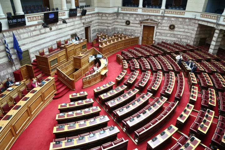 Επιτροπή Δεοντολογίας: Να μην αρθεί η ασυλία των 14 βουλευτών της ΝΔ που συμμετείχαν στην προανακριτική για τον Χρ. Τριαντόπουλο