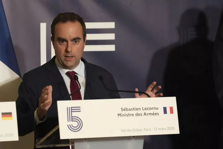 Γαλλία: Η αποστρατιωτικοποίηση της Ουκρανίας αποτελεί «κόκκινη γραμμή» για τους Ευρωπαίους